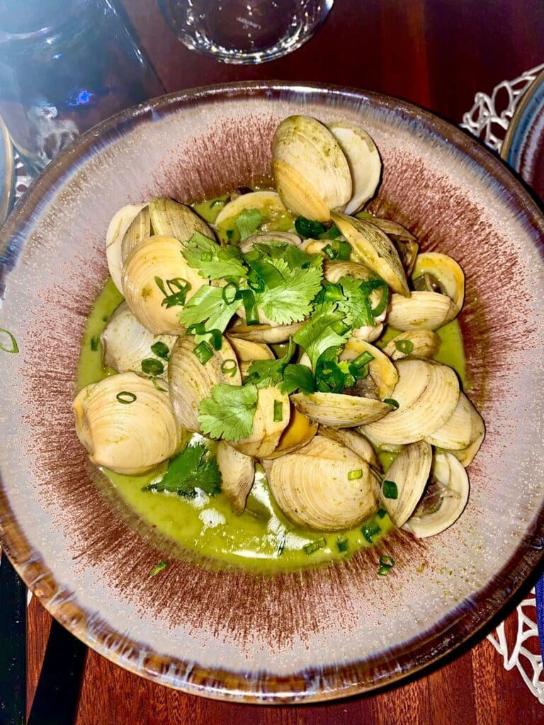 Fresh-Herbed-Clams-in-Garlic-Butter-Sauce-Gourmet-Dish